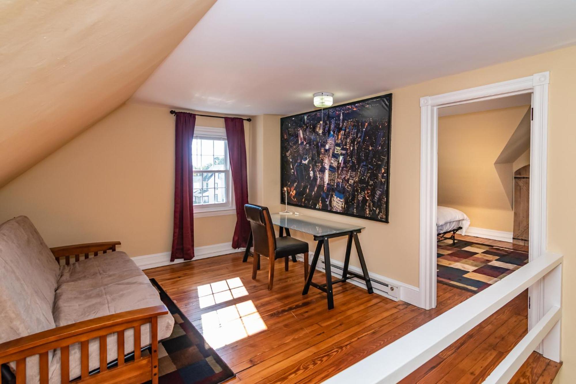 New - Mainline Train, Colleges, Hospital Aparthotel Bryn Mawr