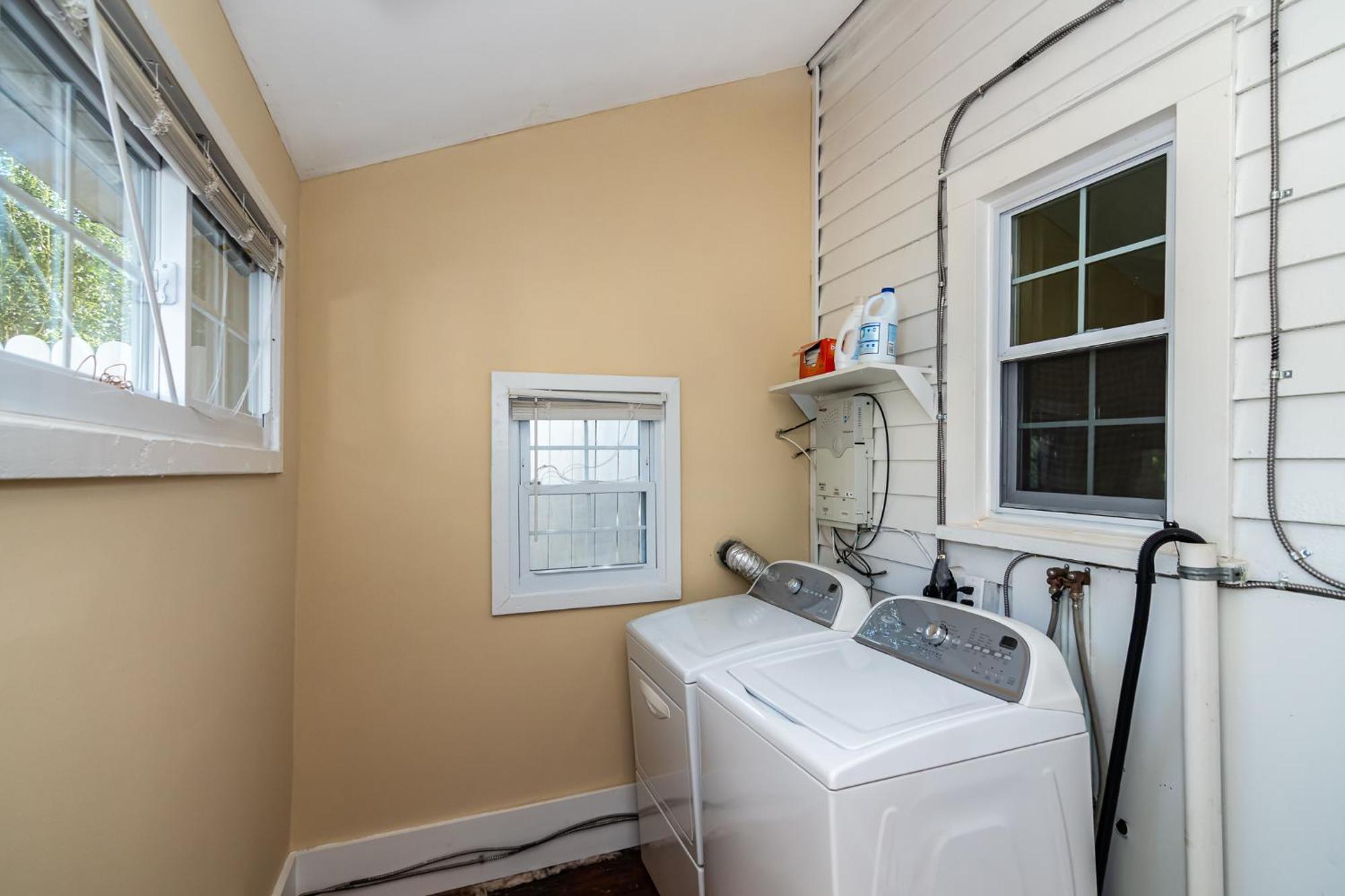 New - Mainline Train, Colleges, Hospital * Bryn Mawr