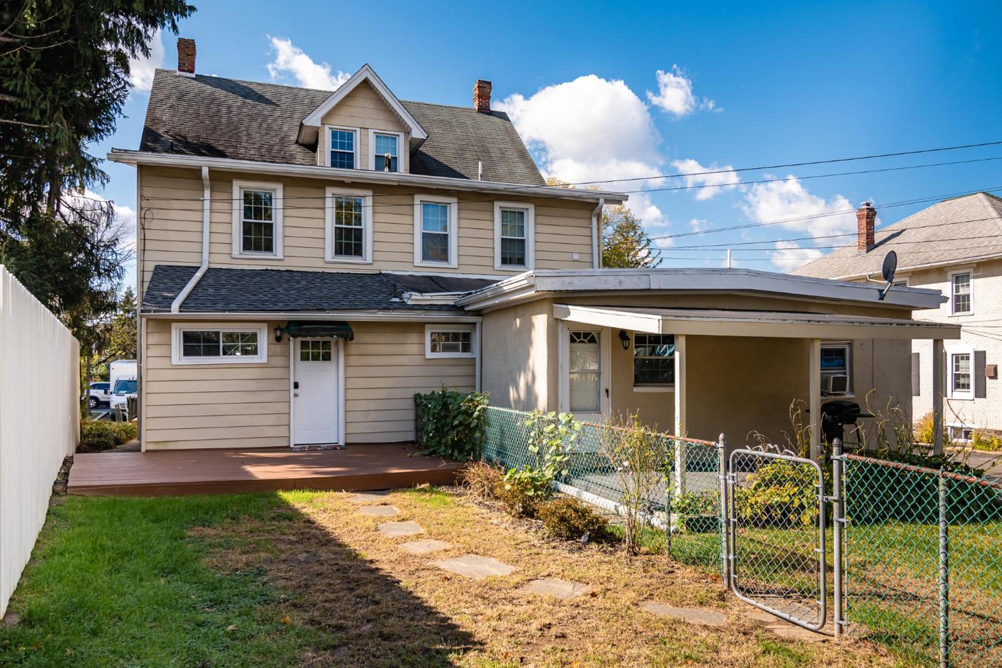 New - Mainline Train, Colleges, Hospital * Bryn Mawr